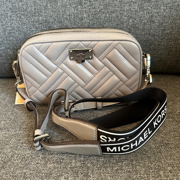 NWT!Michael Kors Peyton Small Quilted Camera Bag Women's Crossbody In Pearl Grey - Picture 1 of 10